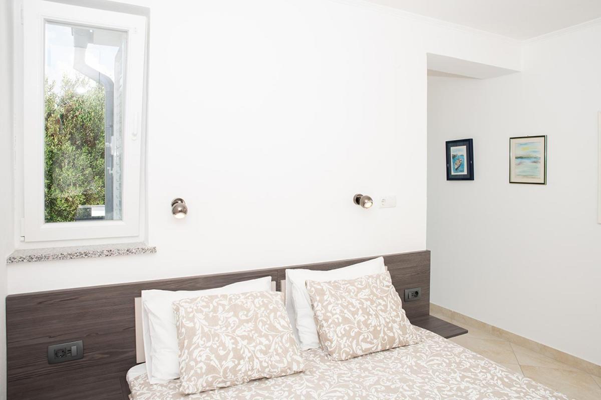 Apartmani Vrtodusic Banjol Екстер'єр фото